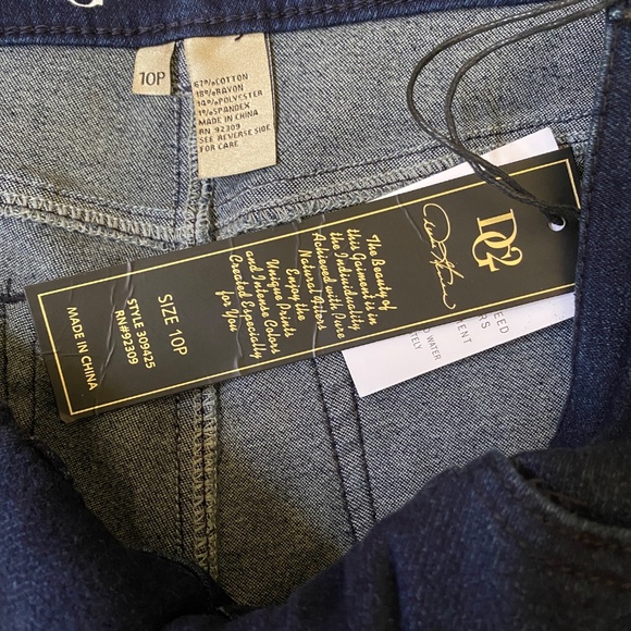 DG2 by Diane Gilman Virtual Stretch Denim Straight Leg Jeans Size 10P NWT - Picture 3 of 5
